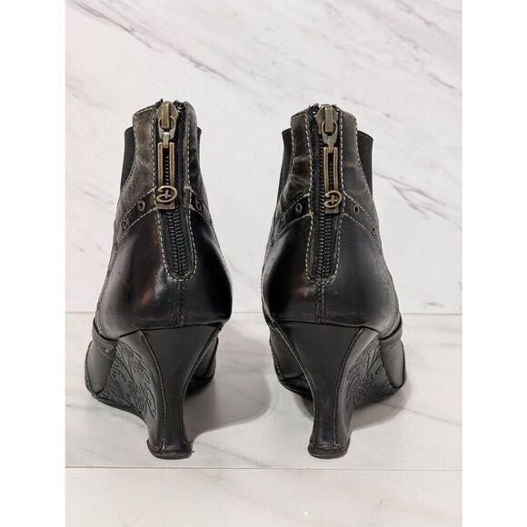 Dione Women's Gray & Black Solid Almond Toe Leather Bootie Size 4 - Picture 10 of 11